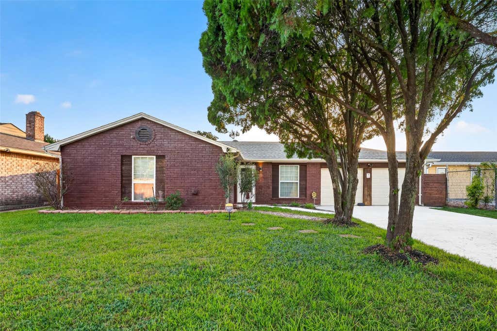 Photo of 6114 S Greenpark Drive, Houston, TX 77072 (MLS # 62060586)