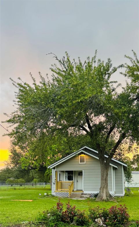 Photo of 8926 Courtney Drive, Highlands, TX 77562 (MLS # 82797312)