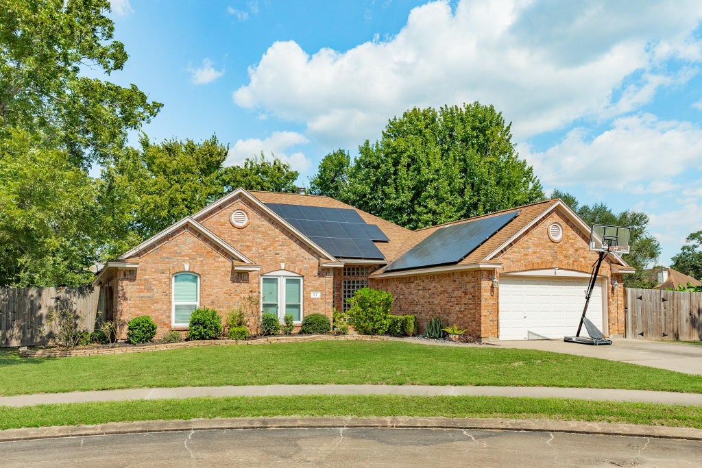 Photo of 57 Peppermint Court, Lake Jackson, TX 77566 (MLS # 96750504)