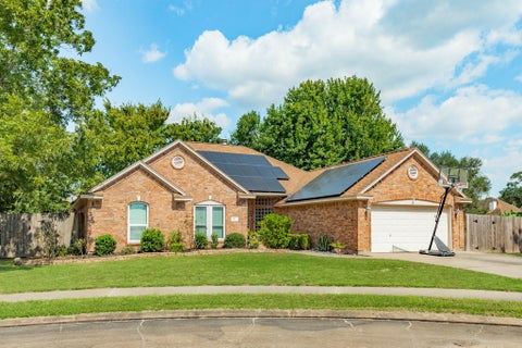 Photo of 57 Peppermint Court, Lake Jackson, TX 77566 (MLS # 96750504)