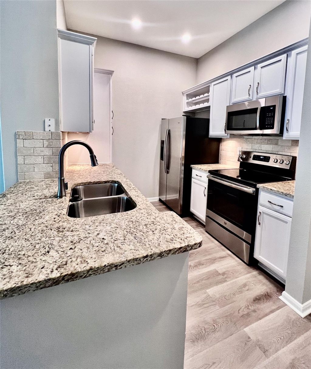 Photo of 5353 Memorial Drive Dr #4075, Houston, TX 77007 (MLS # 90288936)