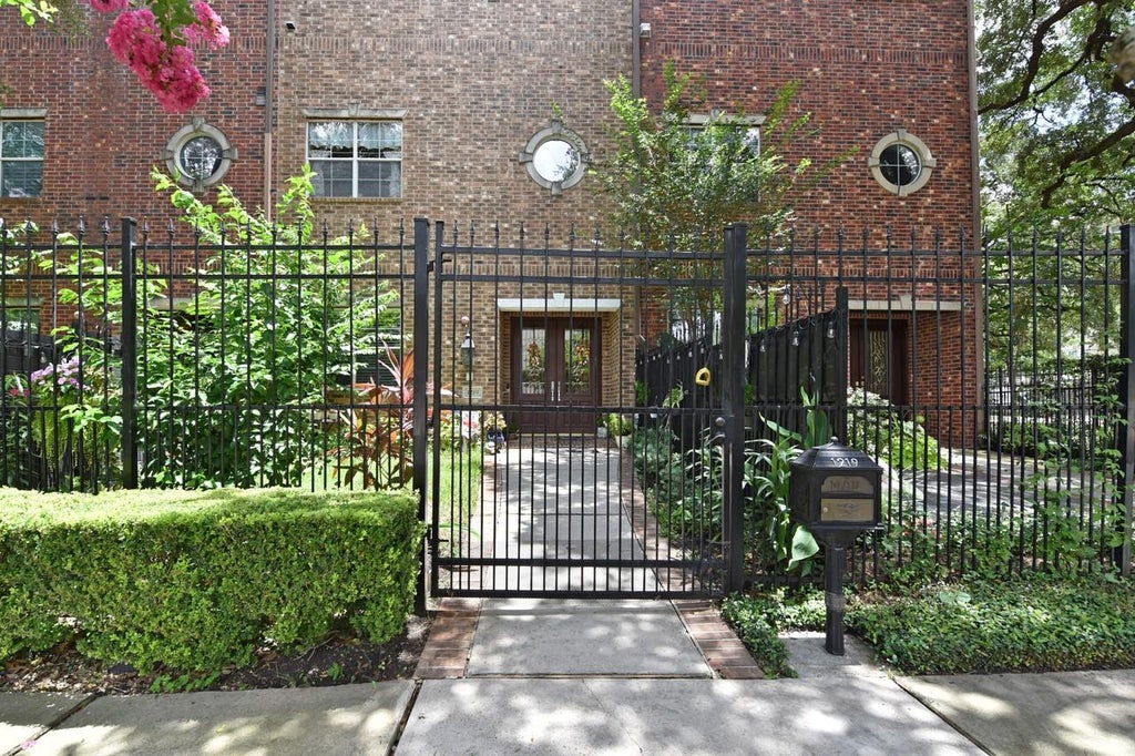 Photo of 1219 Rosedale Street, Houston, TX 77004 (MLS # 97369483)