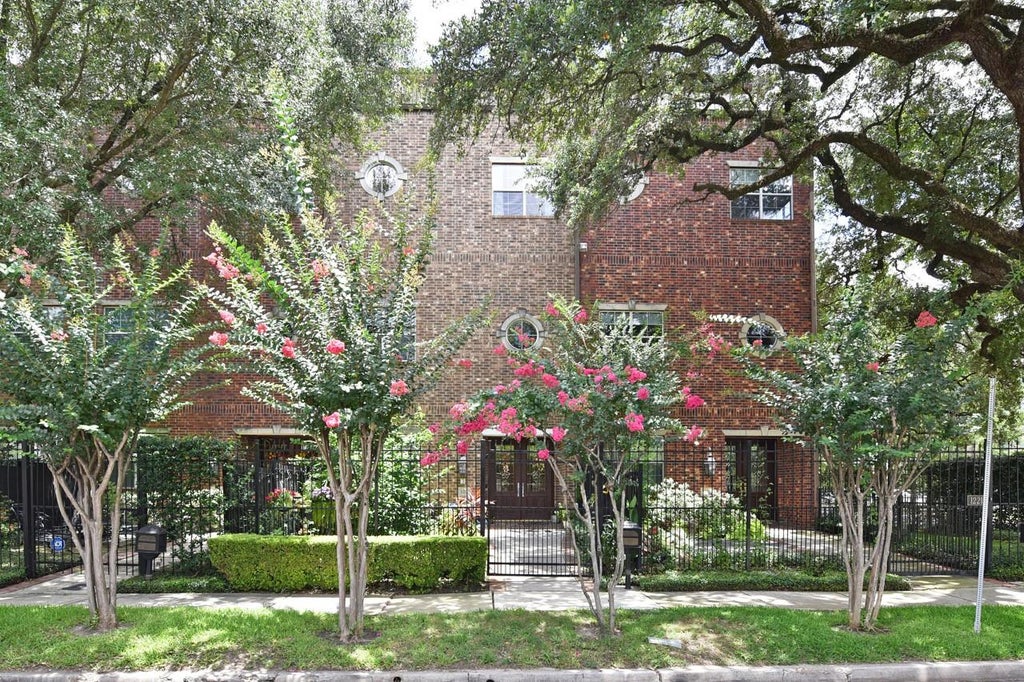 Photo of 1219 Rosedale Street, Houston, TX 77004 (MLS # 97369483)