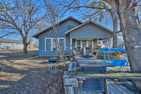 Homes For Sale - 8152 Fm 141<br/> Lee County, Dime Box, TX 77853