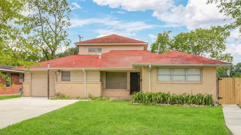 Photo of 5902 Hornwood Dr A Dr, Houston, TX 77081 (MLS # 98350036)