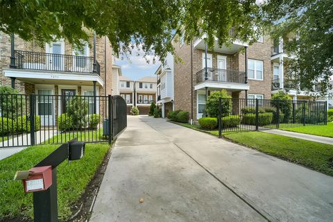 925 W 19th Street B Houston TX 77008