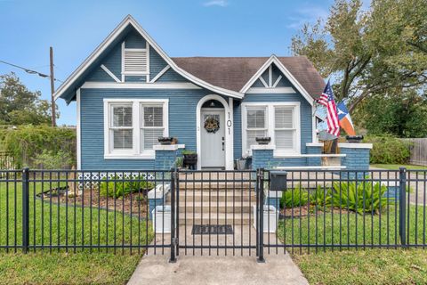 Photo of 101 N Cameron Street, Victoria, TX 77901 (MLS # 52263238)