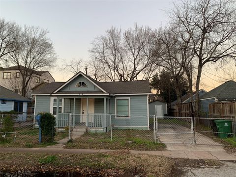 Photo of 215 E 25th Street, Houston, TX 77008 (MLS # 95288862)