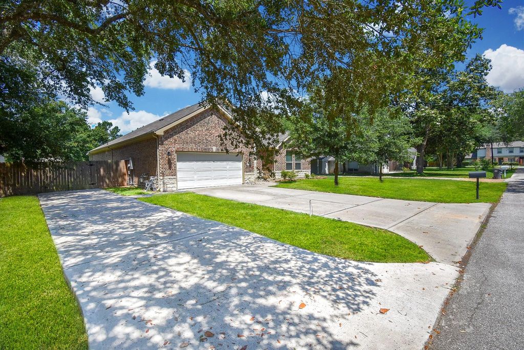 Photo of 311 Beaumont Drive, Magnolia, TX 77354 (MLS # 23602224)