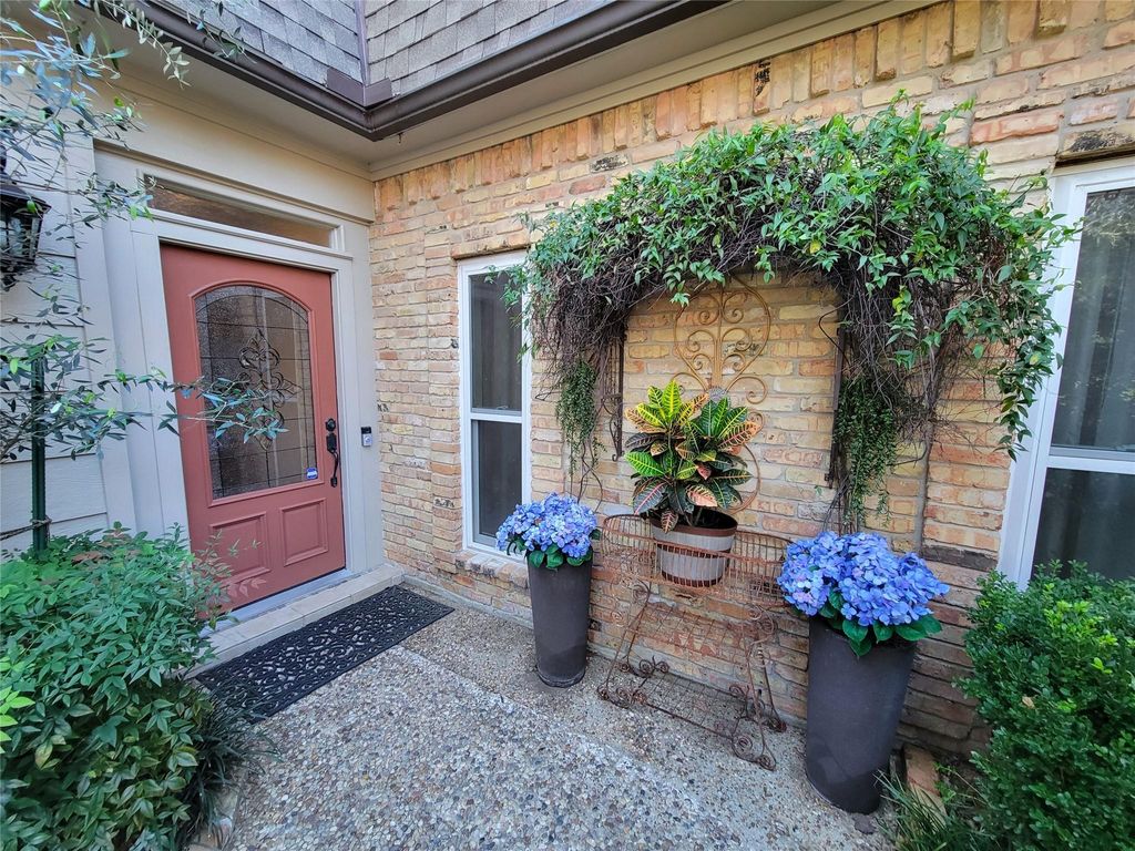 Photo of 709 Palmer Drive, Conroe, TX 77302 (MLS # 97570939)