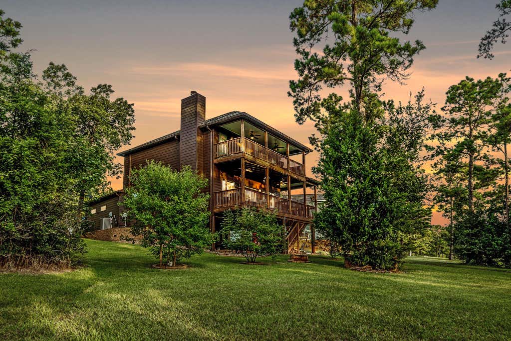 Photo of 48 Hillsborough Drive, Huntsville, TX 77340 (MLS # 79150467)