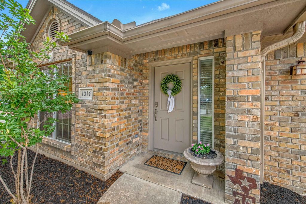 Photo of 1014 Bougainvillea Street, College Station, TX 77845 (MLS # 98196876)