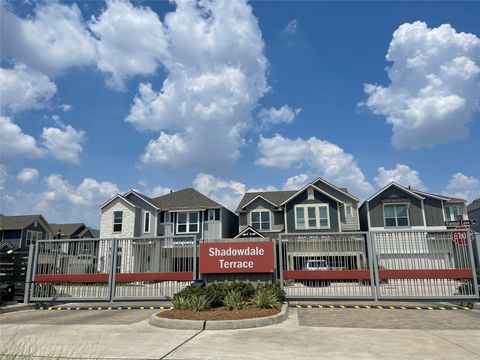 Photo of 10418 Quiet Courtyard Road, Houston, TX 77043 (MLS # 80676991)