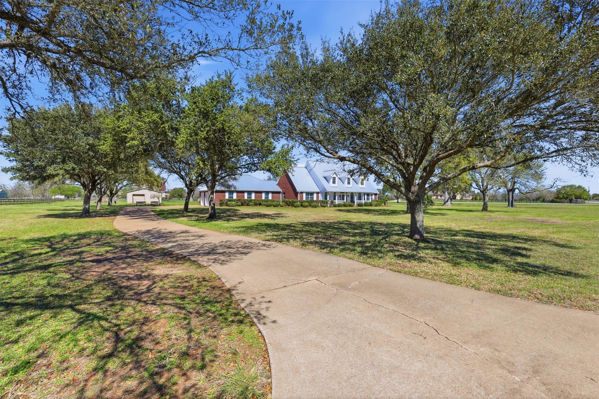 3232 Blue Grass Dr