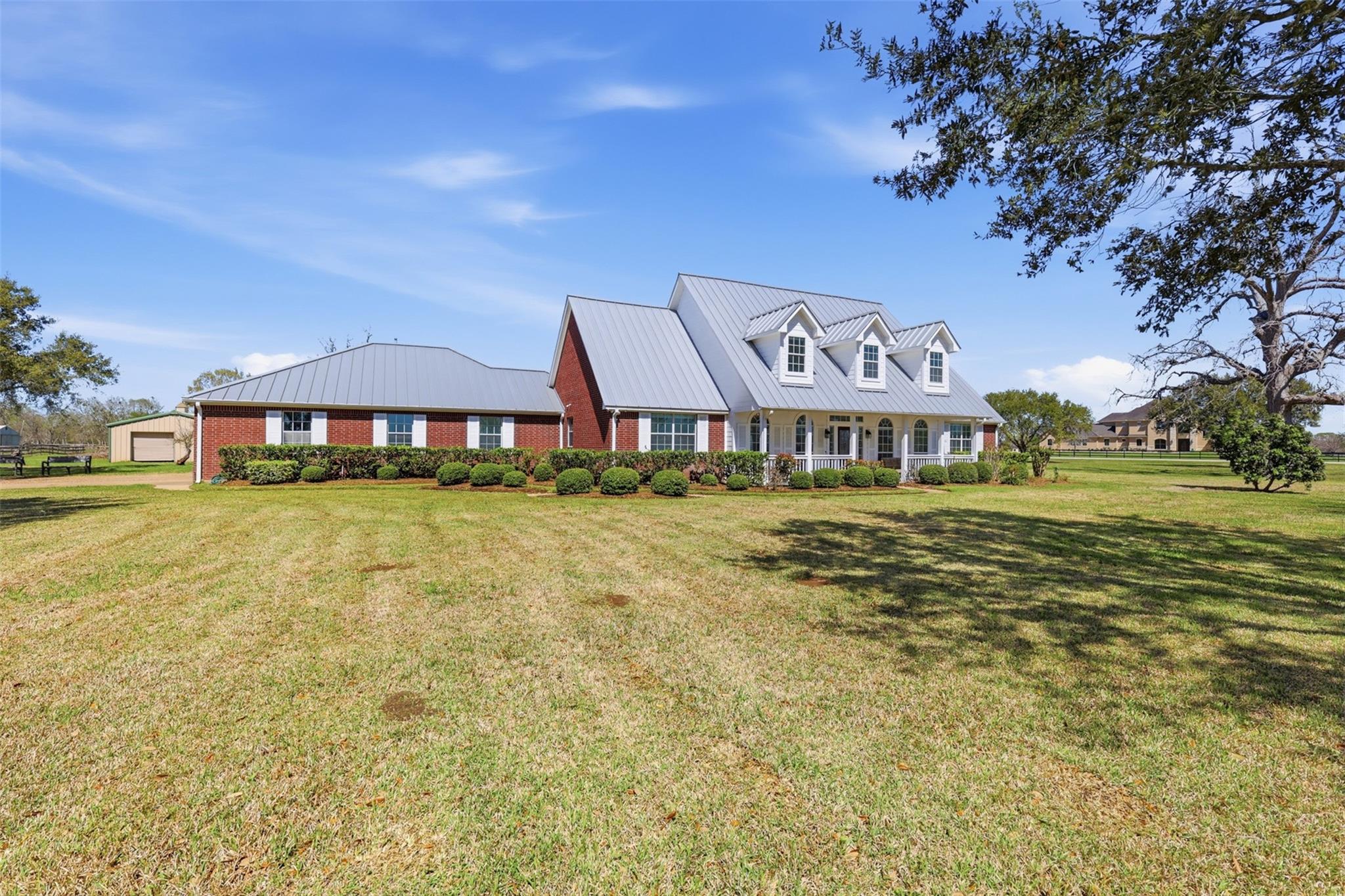 3232 Blue Grass Dr