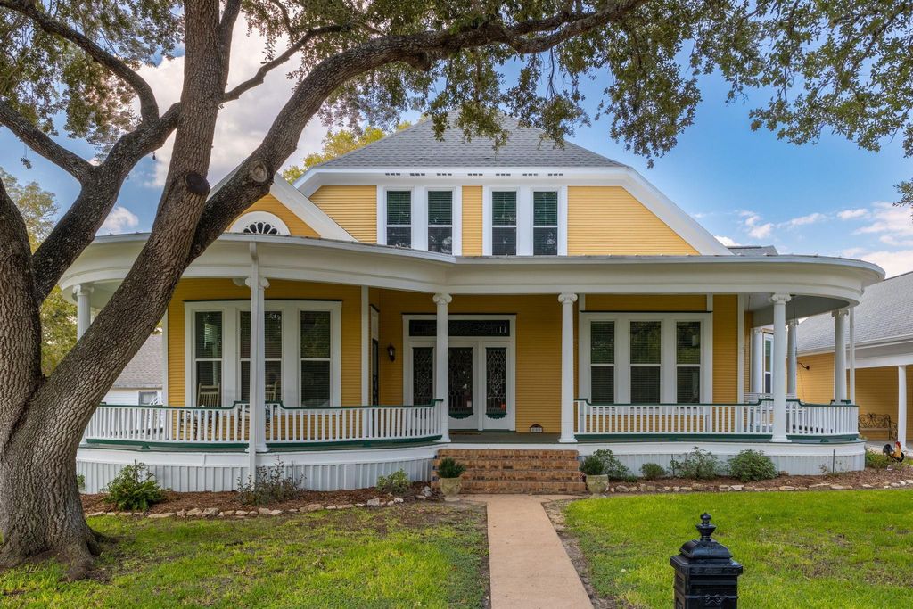 Photo of 809 Paulus Street, Schulenburg, TX 78956 (MLS # 57873066)