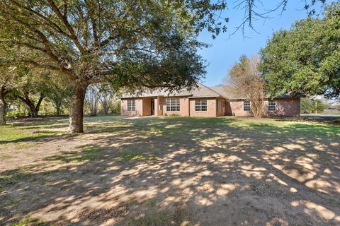 Photo of 417 W Morgan Street, Franklin, TX 77856 (MLS # 30438173)