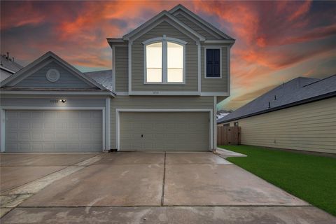 Photo of 16518 Strathmore Manor Lane, Houston, TX 77090 (MLS # 60066954)