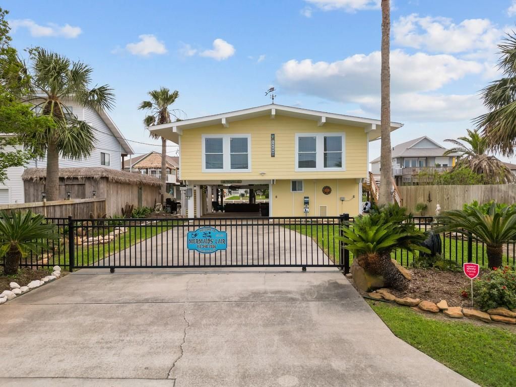 Photo of 16609 Flamingo Way, Jamaica Beach, TX 77554 (MLS # 81153564)