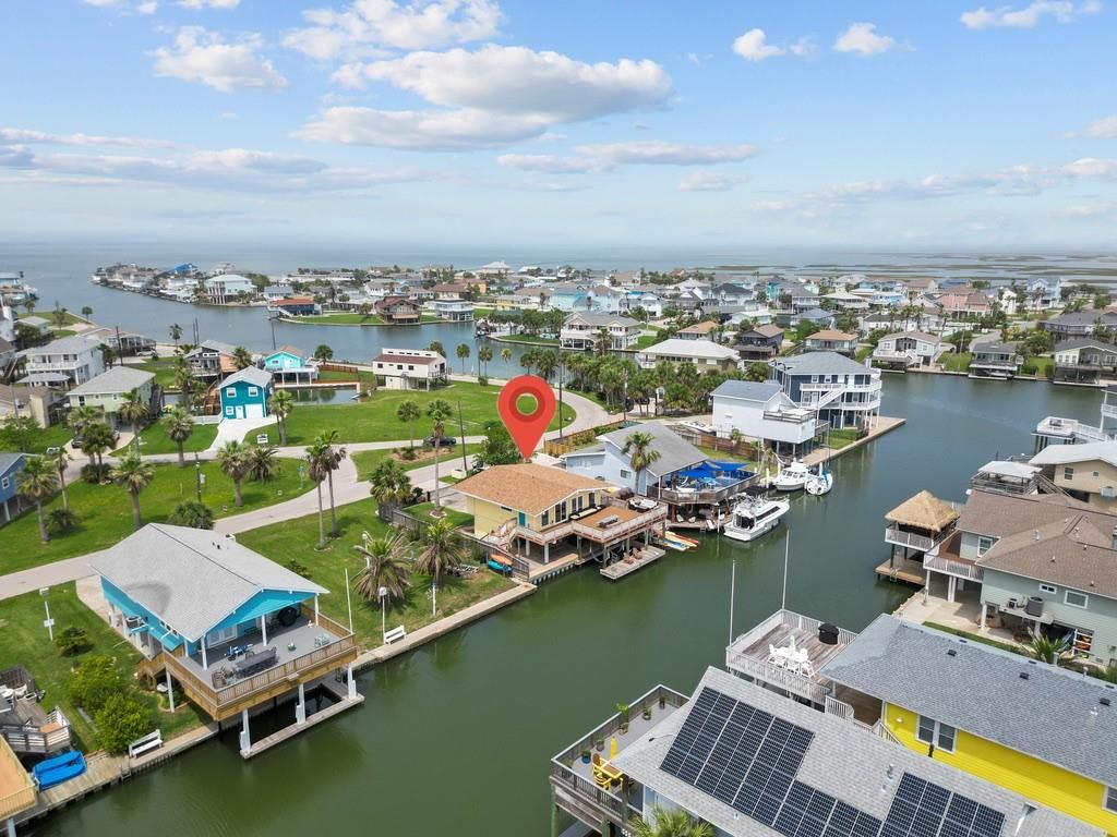 Photo of 16609 Flamingo Way, Jamaica Beach, TX 77554 (MLS # 81153564)