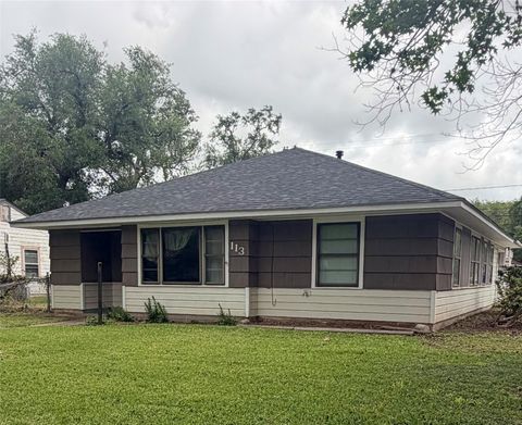 Photo of 113 Cypress Street, Lake Jackson, TX 77566 (MLS # 7345218)