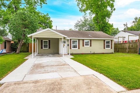 Photo of 504 Burke Road, Pasadena, TX 77506 (MLS # 80407898)