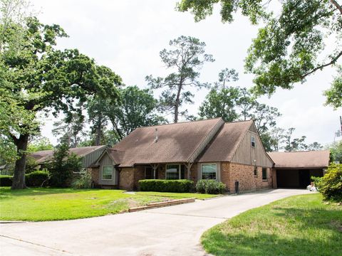 Photo of 1807 Maux Drive, Houston, TX 77043 (MLS # 7342931)