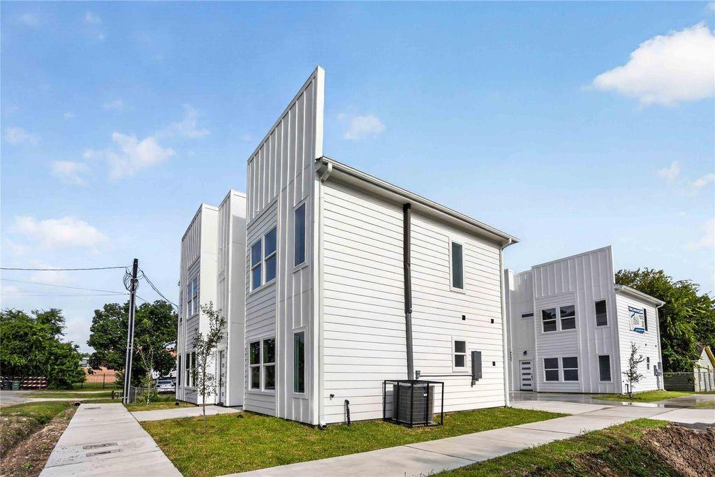 4357 Elmwood Street C