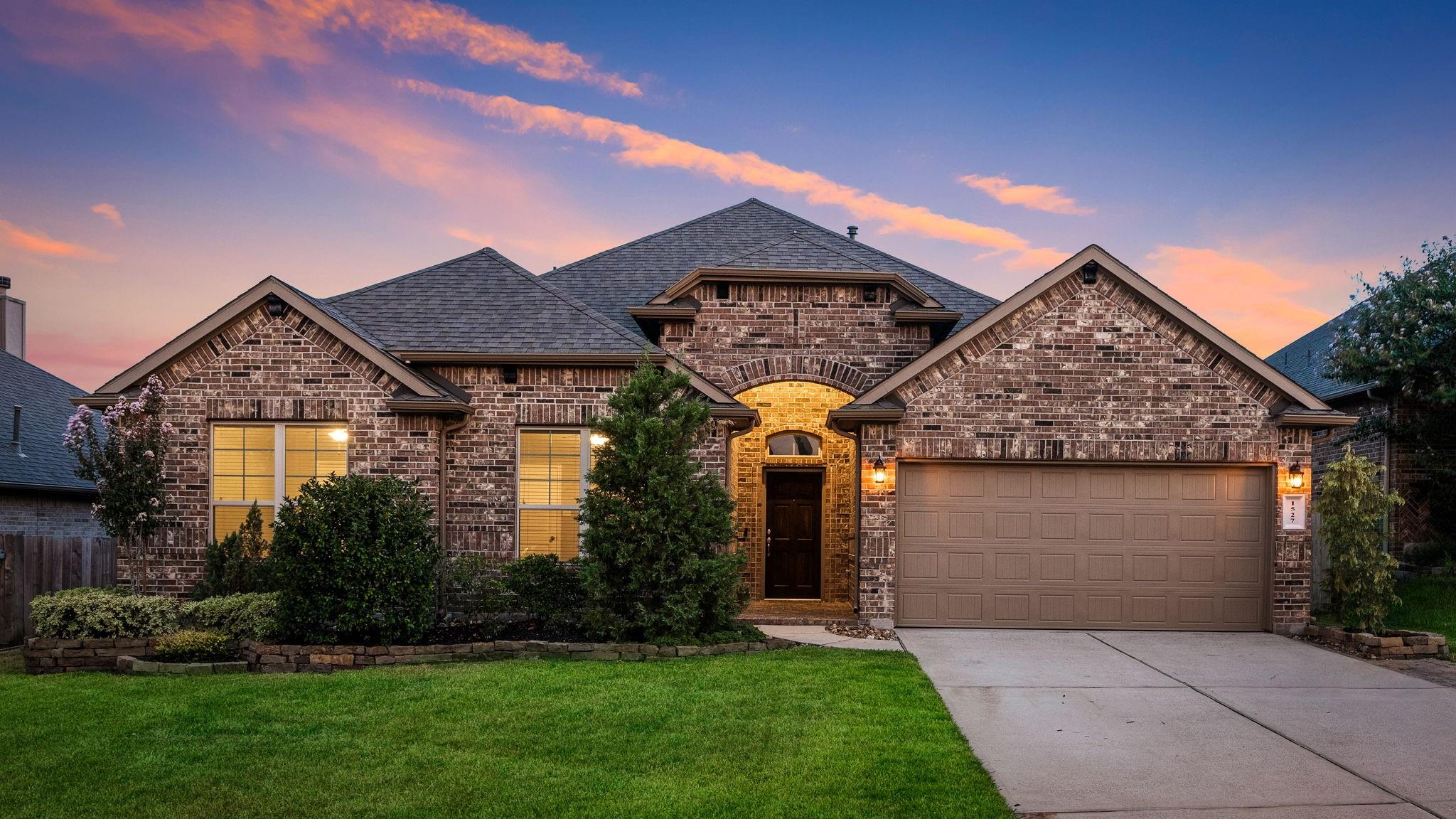 1527 Holly Chase Court