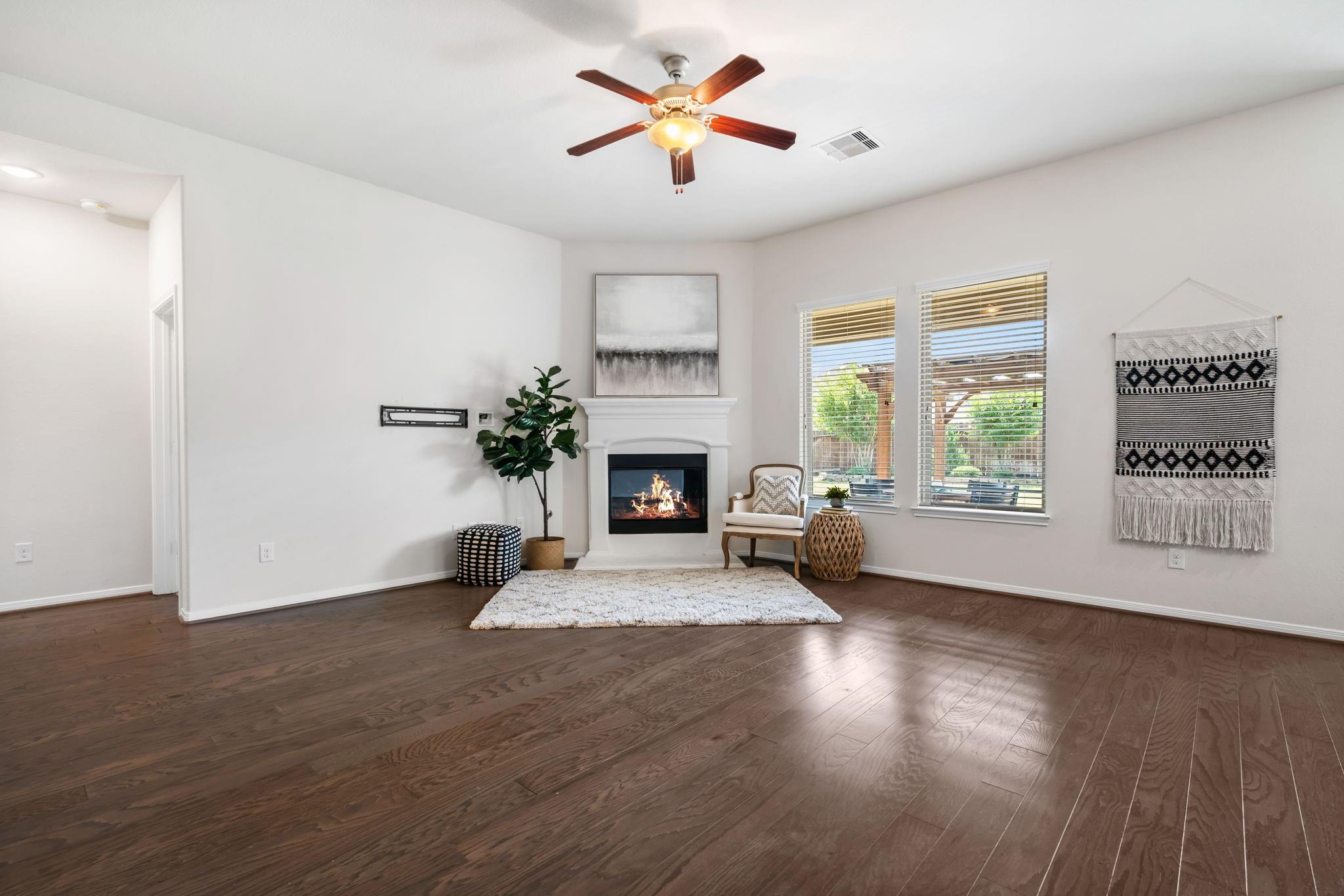 1527 Holly Chase Court