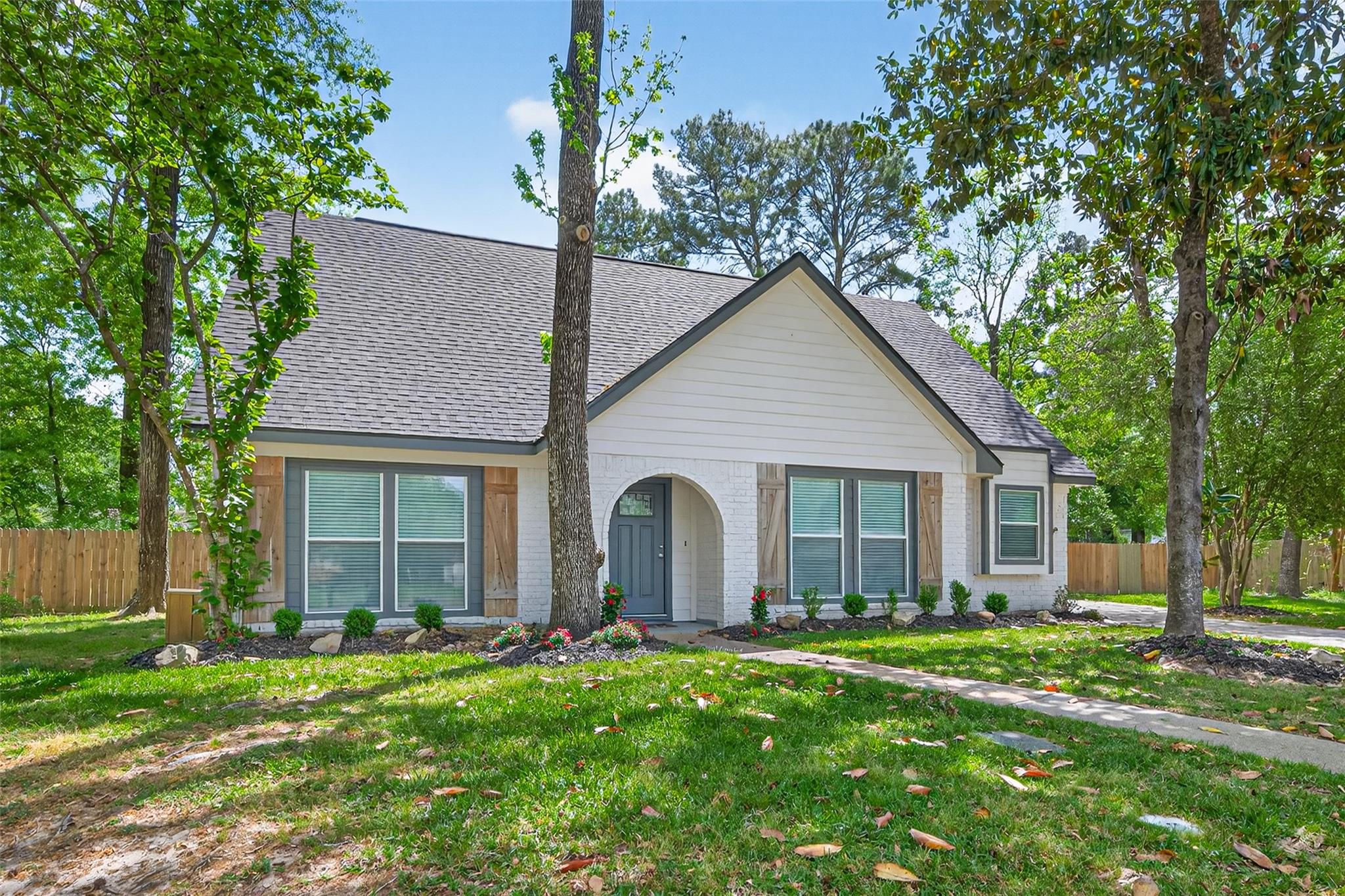 2127 Whispering Trails Circle