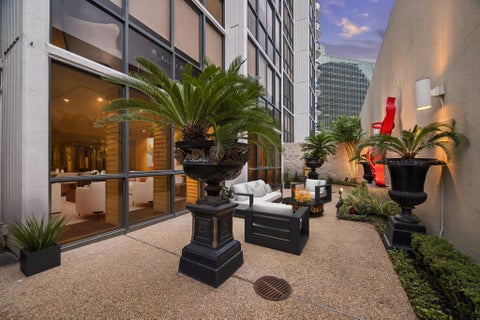 Condo For Sale - 5001 Woodway Dr #103<br/> Houston, TX 77056