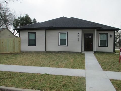 Photo of 217 Miriam Street, Baytown, TX 77520 (MLS # 32836103)