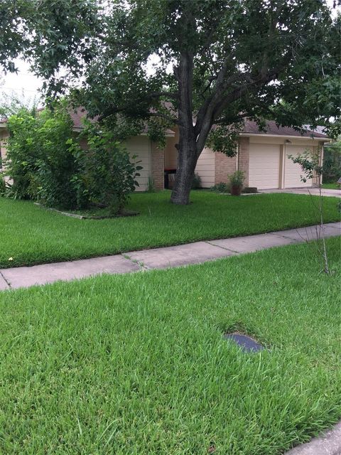 Photo of 7010 Pickett Drive, Richmond, TX 77469 (MLS # 45596979)