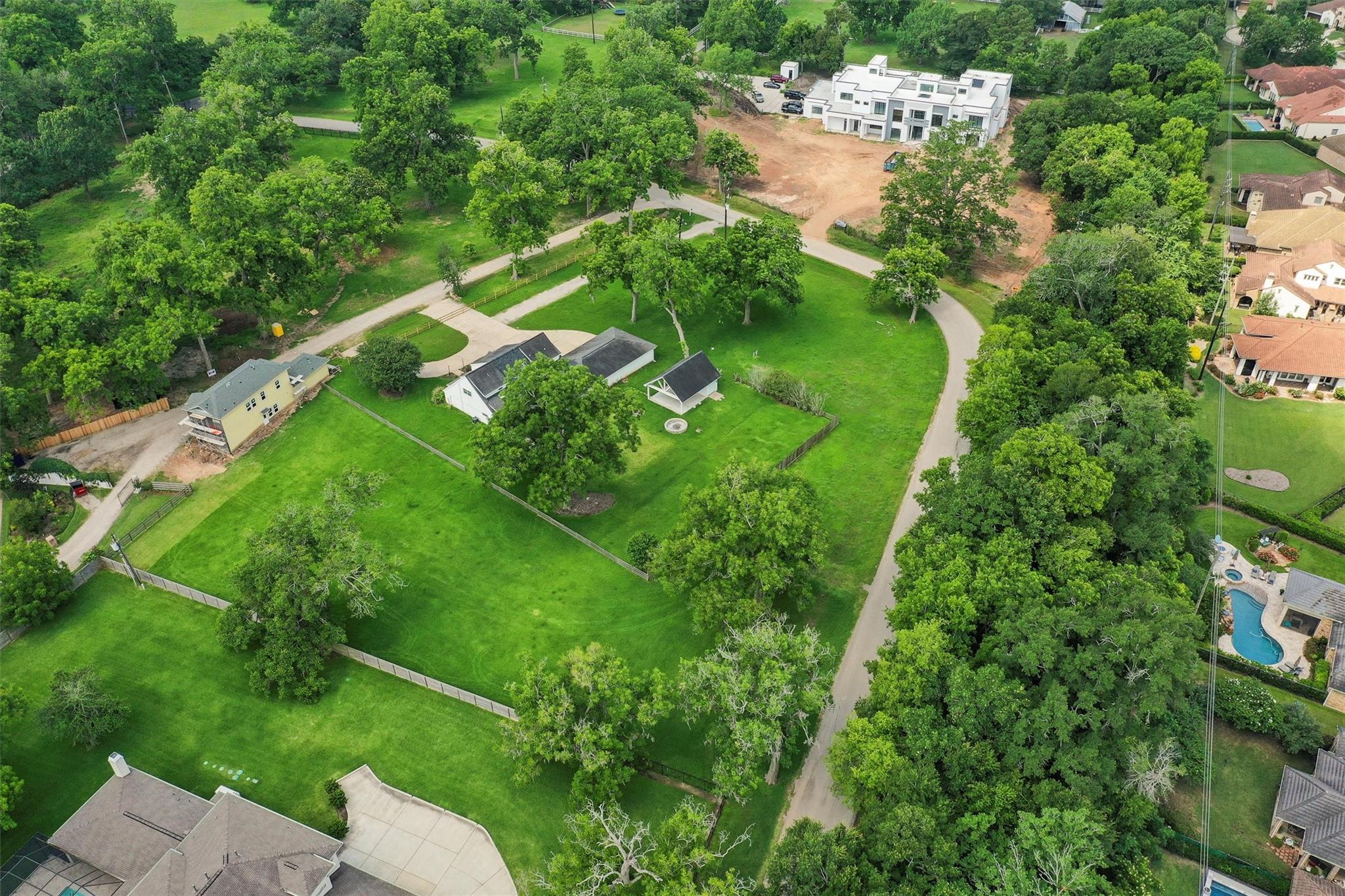 5511 Greentree Drive Drive