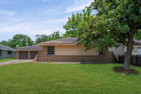 Photo of 9011 Sandpiper Drive, Houston, TX 77074 (MLS # 25086638)