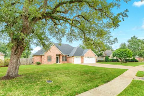 Photo of 900 Enchanted Oaks Drive, Angleton, TX 77515 (MLS # 97588693)