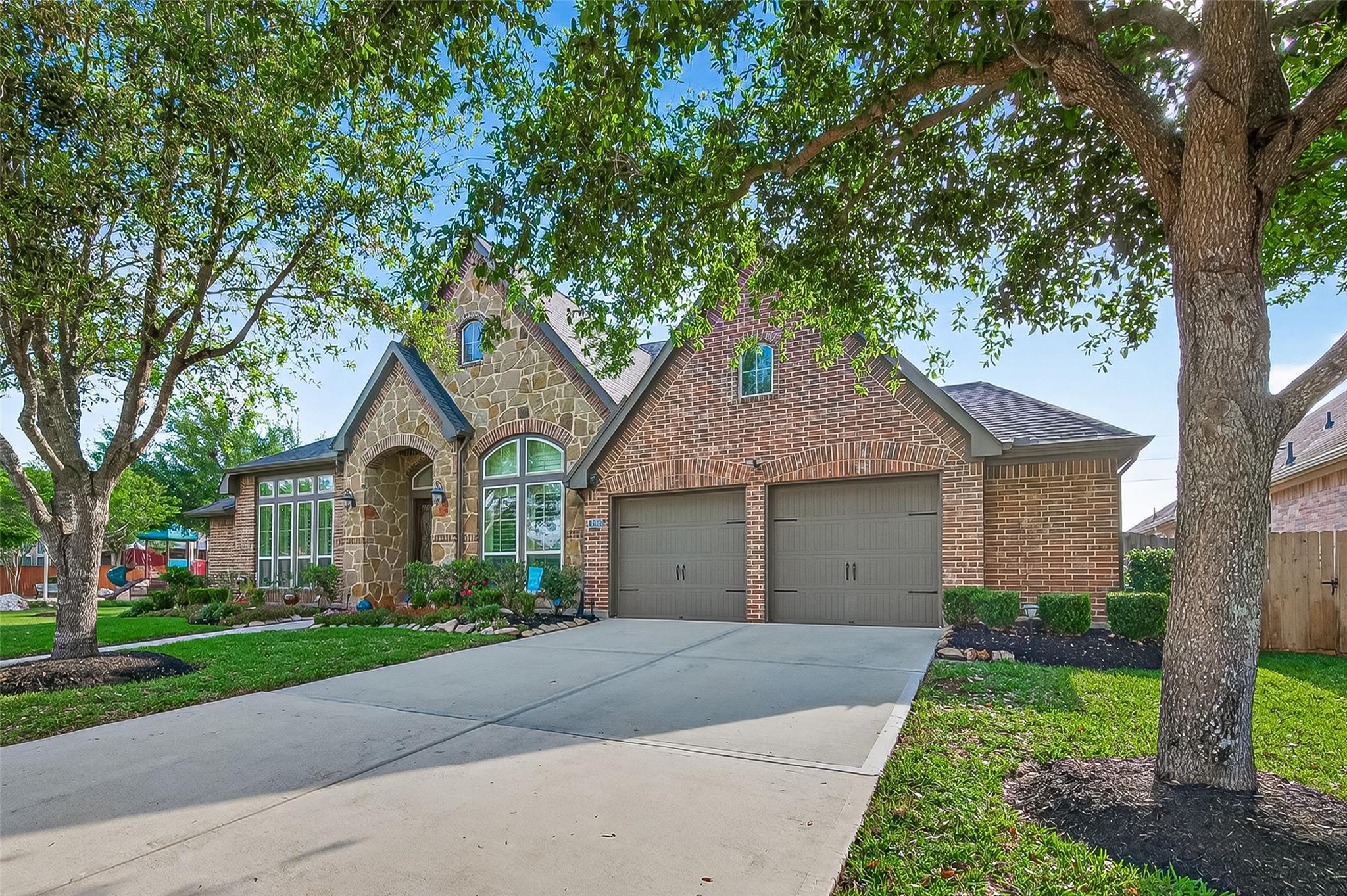 2203 Draycutt Drive