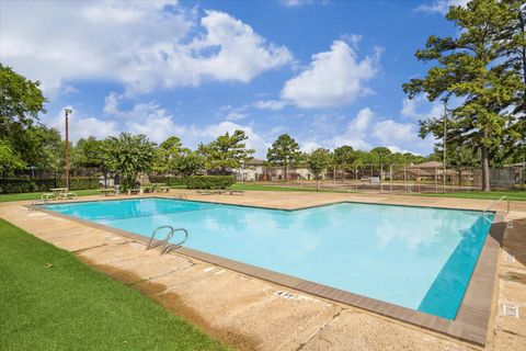 5667 Birchmont Drive A Houston TX 77091