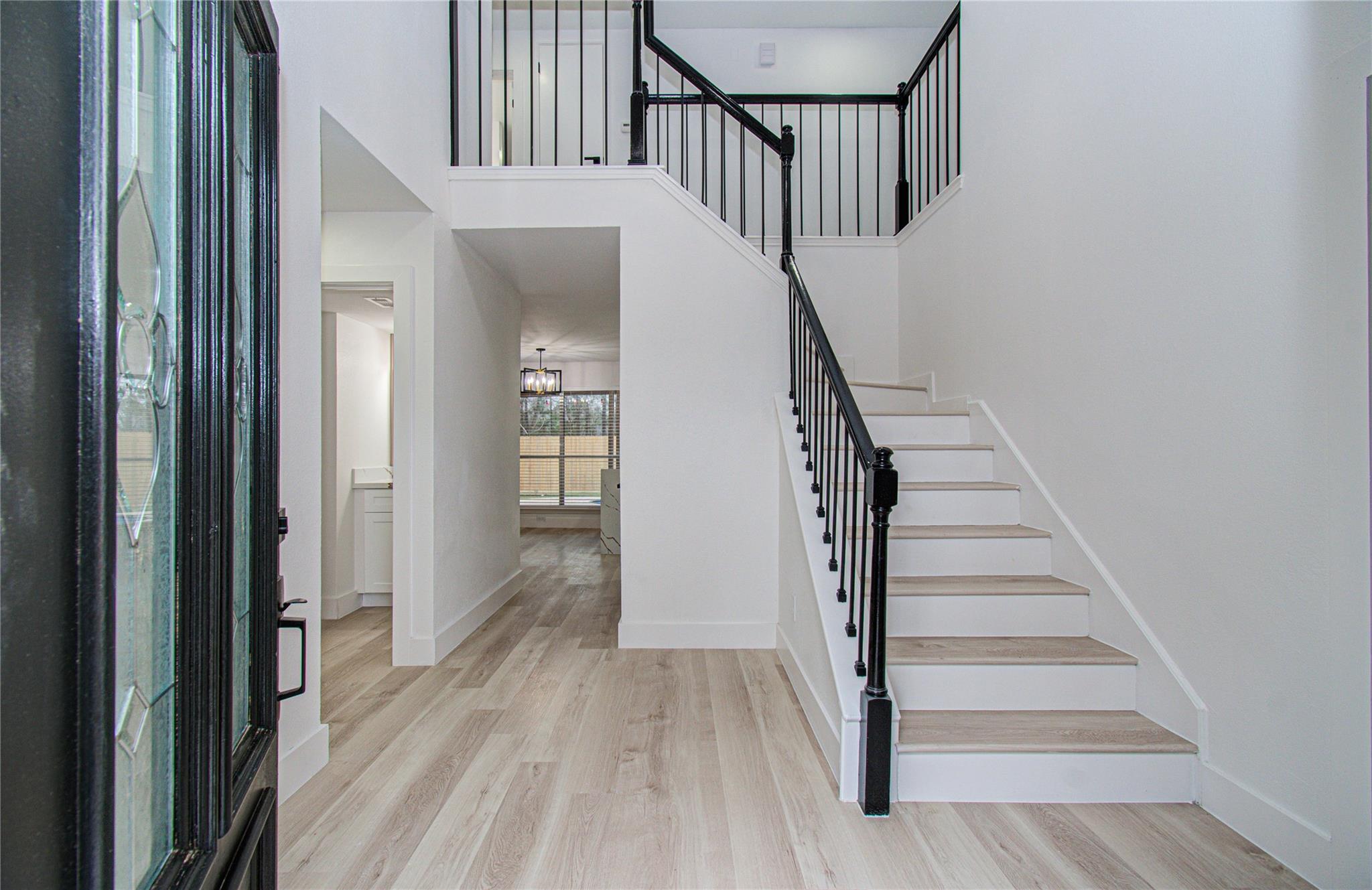 2211 S Mission Circle