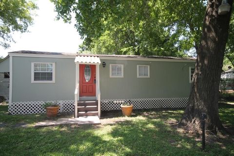 Photo of 734 Mcdaniel Street, Houston, TX 77022 (MLS # 43653670)