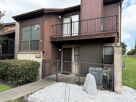 Photo of 62 Evanston Street #2/5, Houston, TX 77015 (MLS # 42852833)