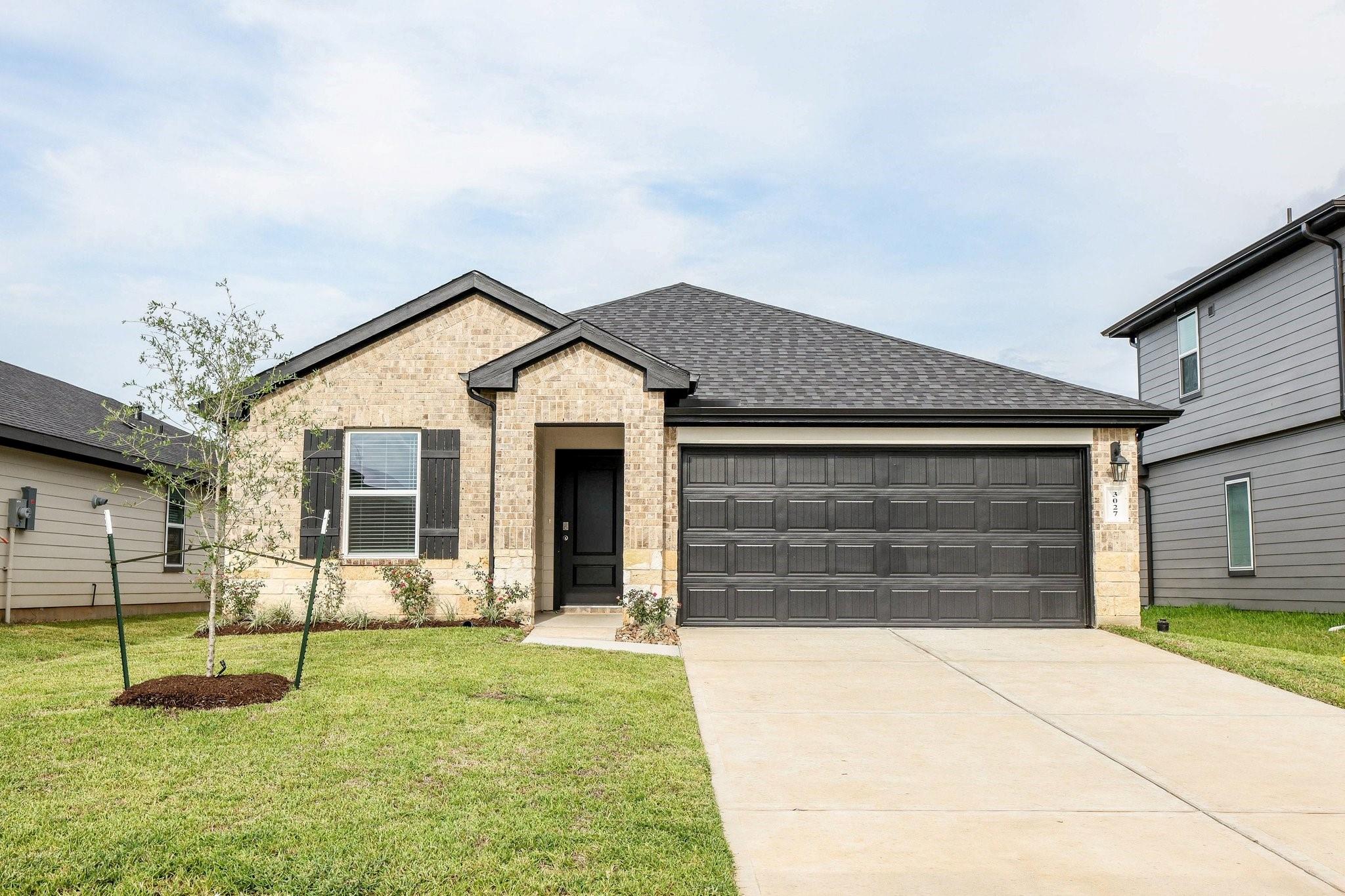 3027 Holland Lakes Dr