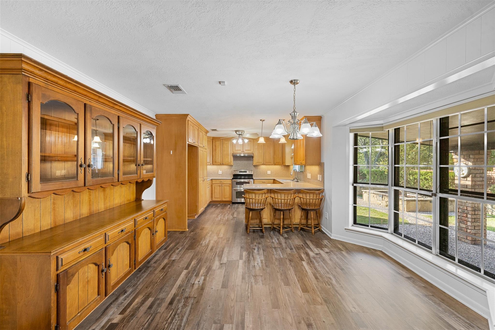 1602 Brook Hollow Drive