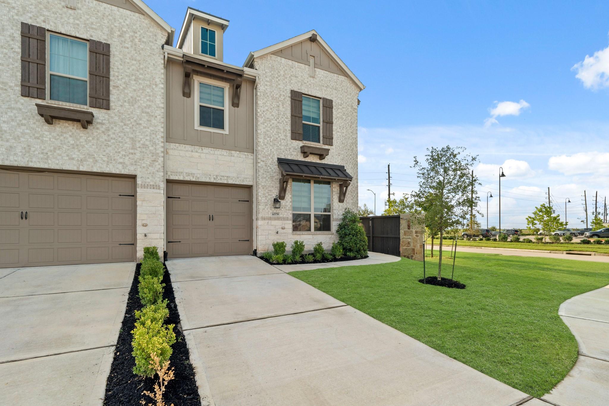 6579 Scarlet Pond Lane