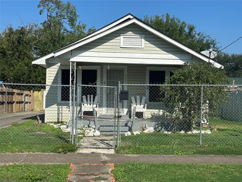 Photo of 4803 Farmer Street, Houston, TX 77020 (MLS # 95211564)