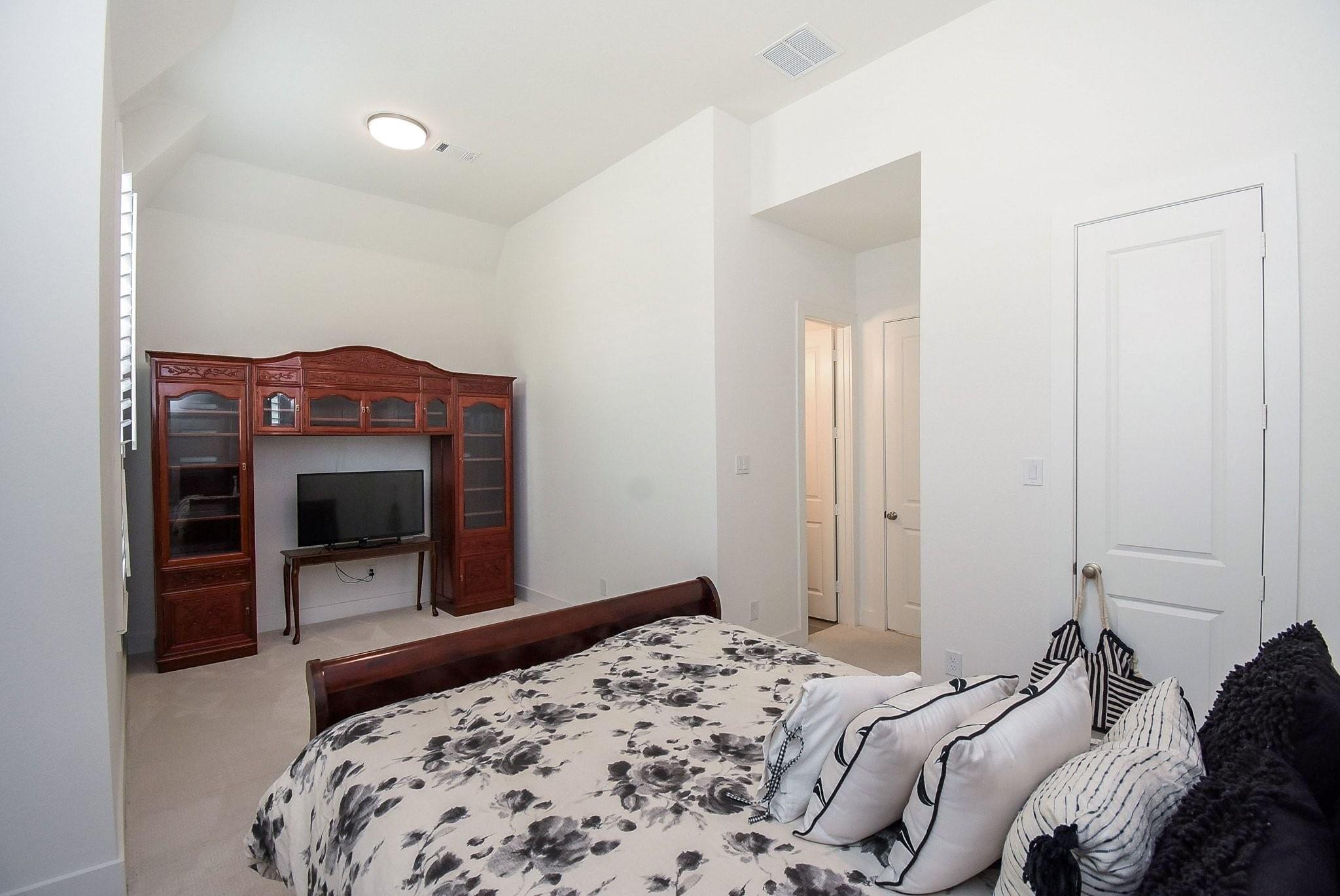 6811 Mirabeau Lane