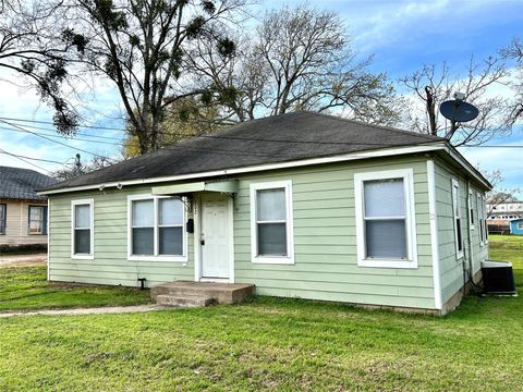 Photo of 502 W Third Street, Brenham, TX 77833 (MLS # 55075255)