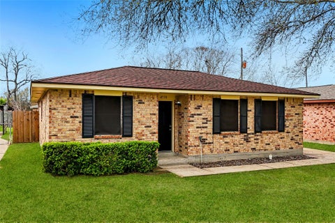Photo of 4710 Pine Street, Seabrook, TX 77586 (MLS # 20654912)