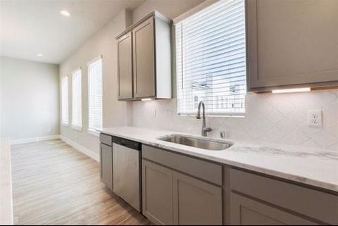 Tiny photo for 1741 Cove Crescent Court, Houston, TX 77055 (MLS # 66899744)